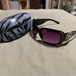 Stylish Montage West Sunglasses